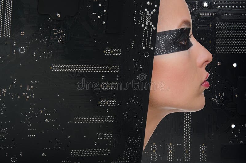 Femeie cu vedere neobișnuită și placă de bază stock image