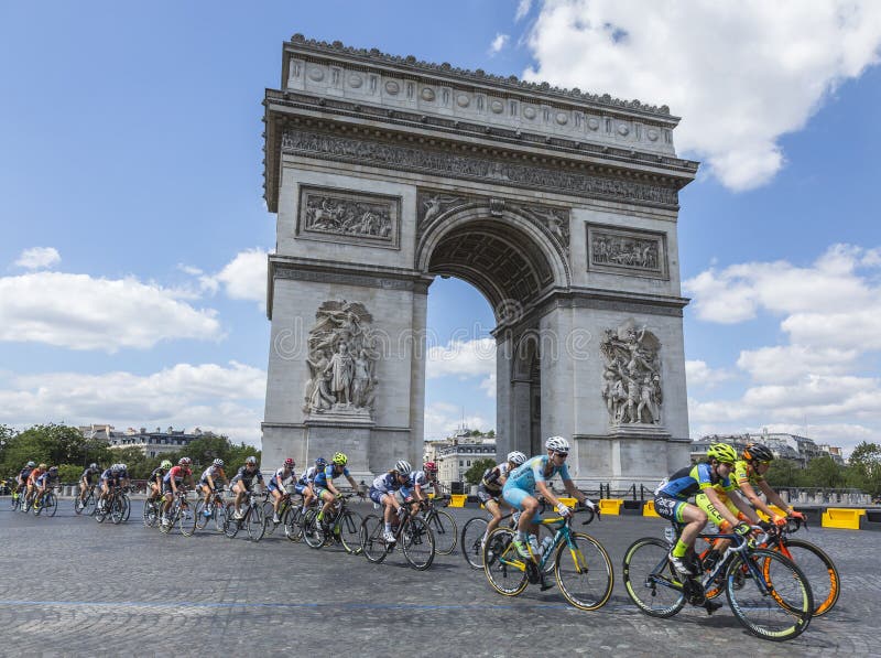 The Feminine Peloton in Paris - La Course by Le Tour de France 2