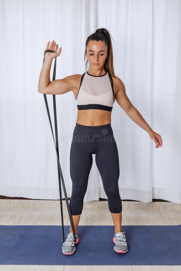 Exercice MUSCULATION Bras: Curl à la corde