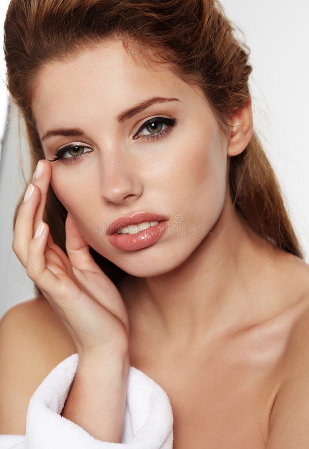 Femme adulte avec la peau de santé du visage photo stock Femme adulte avec la peau de santé du visage photo stock