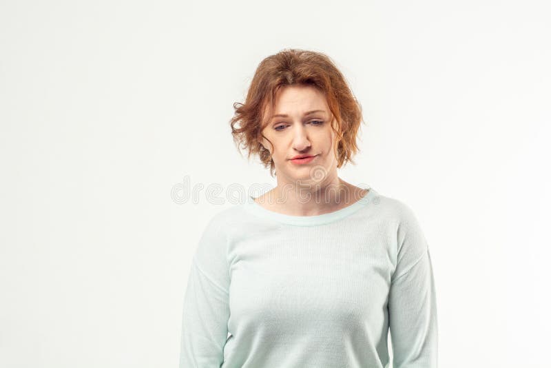 Femme adulte fatiguée regardant vers le bas photos stock Femme adulte fatiguée regardant vers le bas photos stock