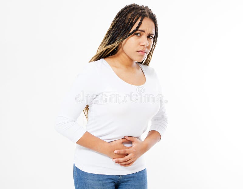 Femme afro-américaine ayant le mal de ventre douloureux sur le fond blanc Gastrite chronique Concept de boursouflage d'abdomen image libre de droits Femme afro-américaine ayant le mal de ventre douloureux sur le fond blanc Gastrite chronique Concept de boursouflage d'abdomen image libre de droits