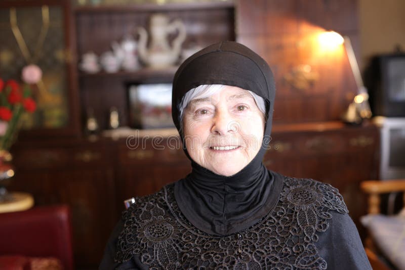 Femme Arabe Senior Portant Un Hijab Image stock Image du Femme Arabe Senior Portant Un Hijab Image stock Image du