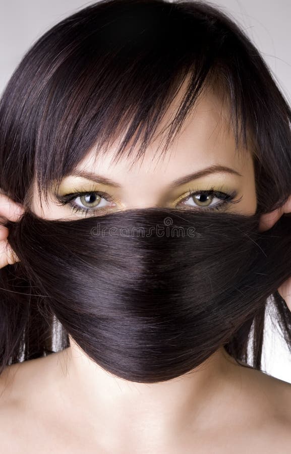 Belle Fille En Noir Balaclava. Masque Tendance Sur Jolie Femme