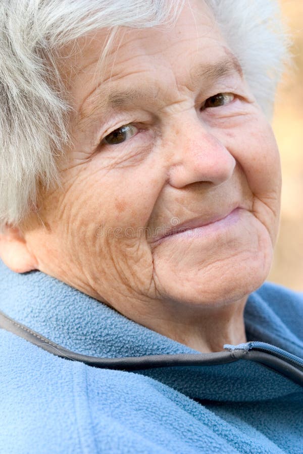 Femme aînée gaie photo stock
