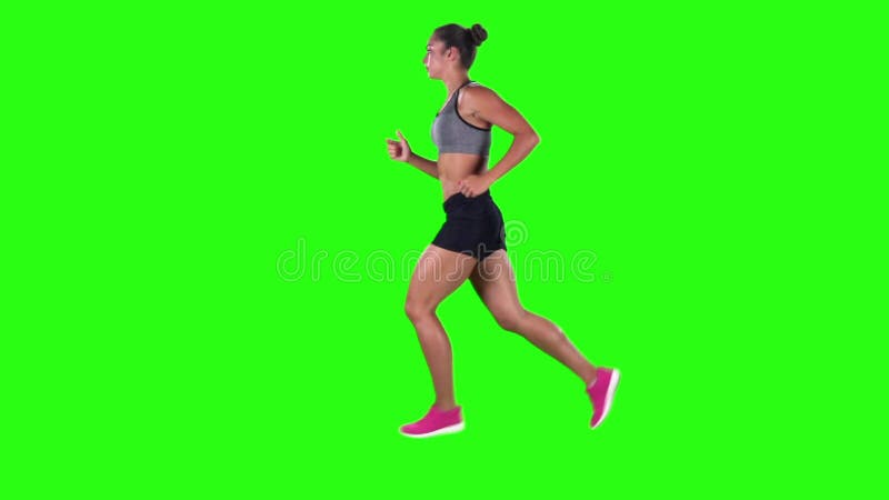 Femme courant dans l'habillement de sport Vue de côté Écran vert Mouvement lent banque de vidéos