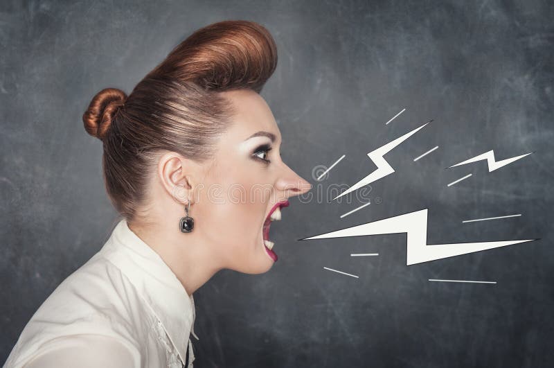 Femme criant avec colère image libre de droits