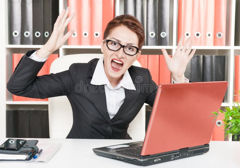 Femme d'affaires en colère qui hurle photo libre de droits