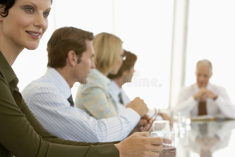 Femme d'affaires In Conference Room image libre de droits Femme d'affaires In Conference Room image libre de droits