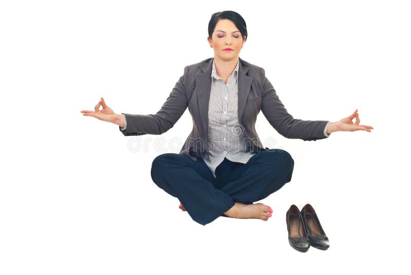 Femme d'affaires faisant le yoga photographie stock Femme d'affaires faisant le yoga photographie stock