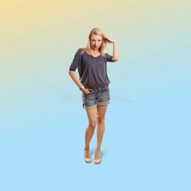 Femme d'isolement sur le fond à la mode de gradient photo stock