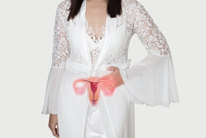 Femme Dans La Chemise De Nuit Et La Robe Longue En Soie Blanches De  Dentelle Avec Douleur D'utérus La Nuit Les Gens Ayant Le Mal Image stock -  Image du organe, soin: