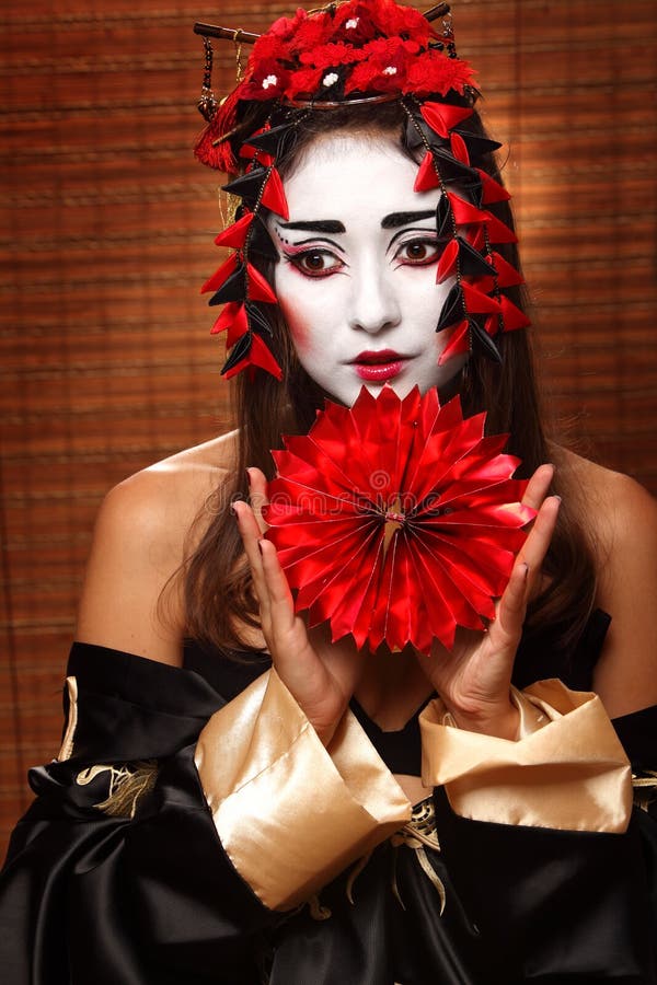 Femme Dans Le Costume Oriental Traditionnel Photo stock - Image du ...