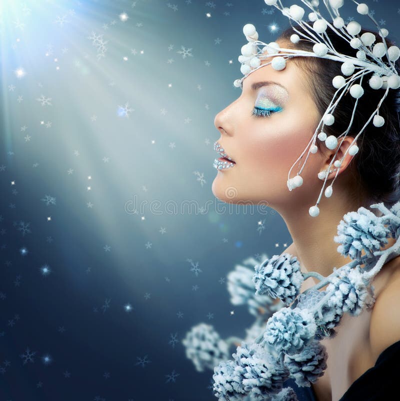 Femme de beauté d'hiver photo libre de droits Femme de beauté d'hiver photo libre de droits