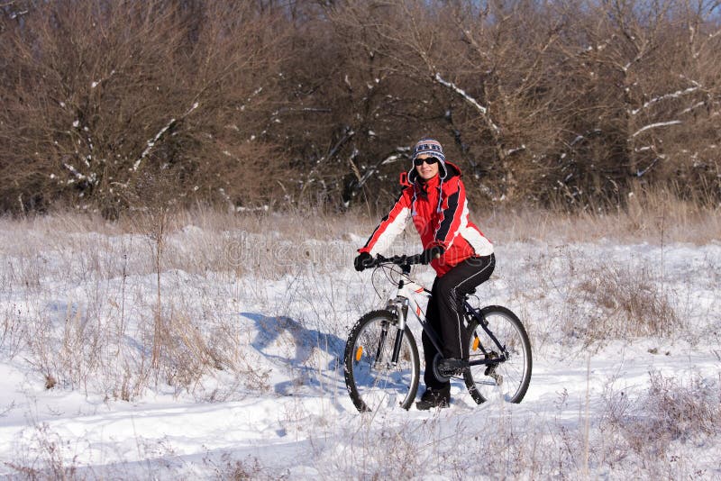femme de bicyclette photo stock femme de bicyclette photo stock