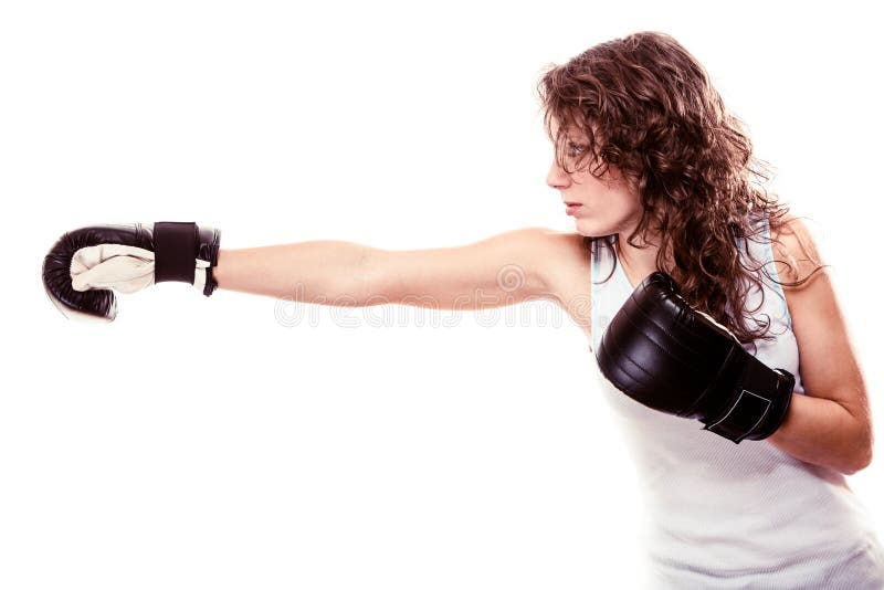 Femme de boxeur de sport dans les gants noirs Kick boxing de formation de fille de forme physique photos libres de droits Femme de boxeur de sport dans les gants noirs Kick boxing de formation de fille de forme physique photos libres de droits