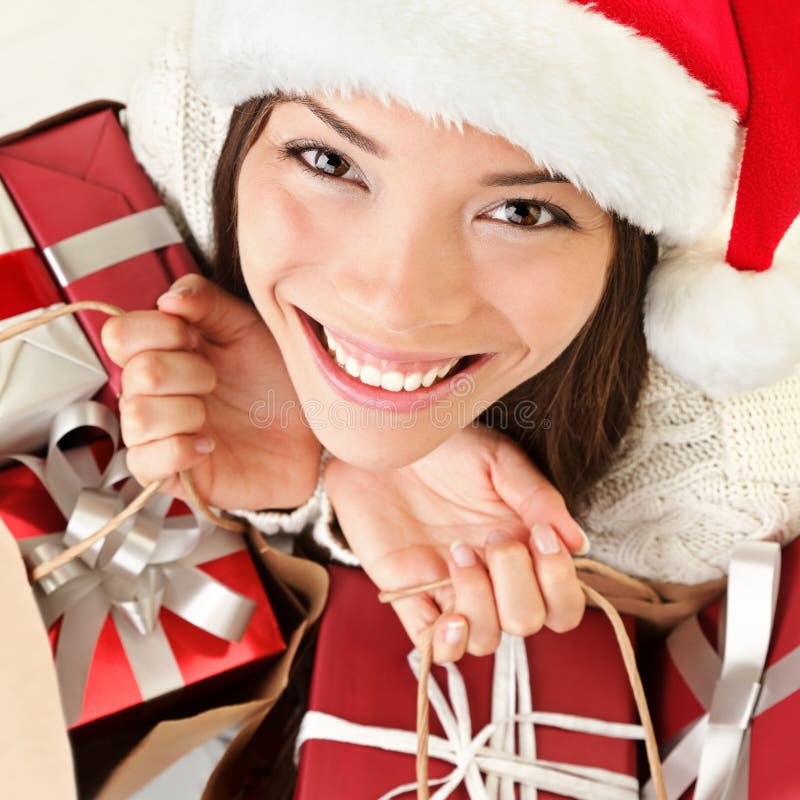 Femme de Santa de cadeaux de Noël d'achats photographie stock libre de droits Femme de Santa de cadeaux de Noël d'achats photographie stock libre de droits