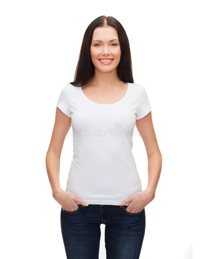 Femme de sourire dans le T-shirt blanc vide photo libre de droits Femme de sourire dans le T-shirt blanc vide photo libre de droits