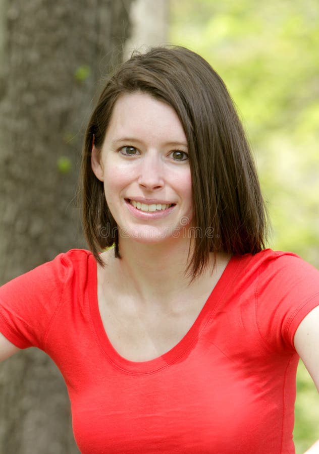 Jeune femme normale photo stock. Image du sourire, beauté 10774430