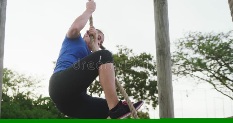 Femme du caucase de formation au bootcamp clips vidéos