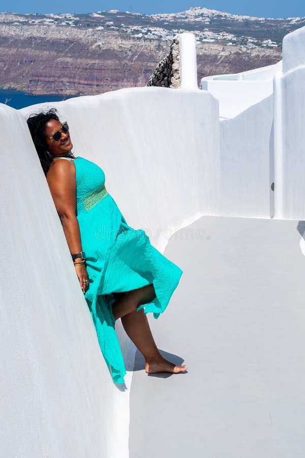 Femme En Vacances À Santorin images stock Femme En Vacances À Santorin images stock
