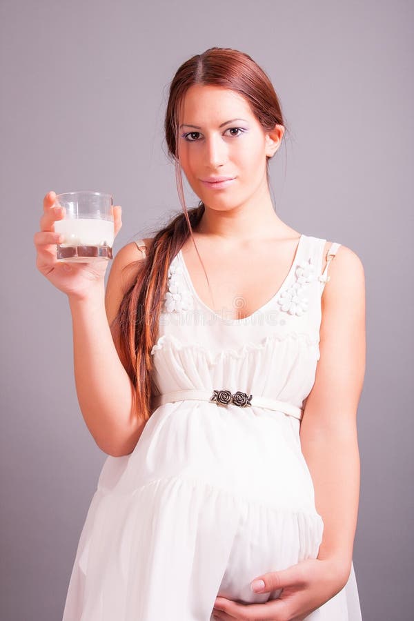 Femme Enceinte Avec La Petite Fille Image stock  Image du parent