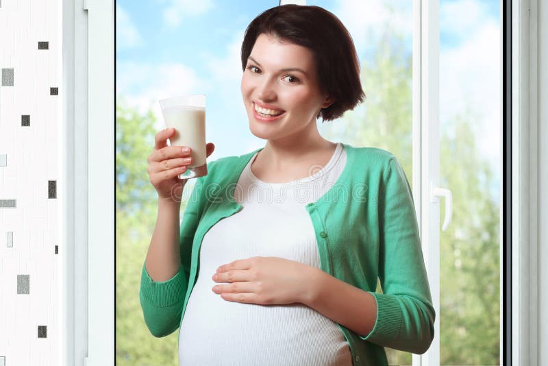 Femme Enceinte Yaourt, Lait Aigre, Lait Image stock Image du
