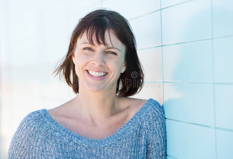 Femme mûre de sourire images stock Femme mûre de sourire images stock