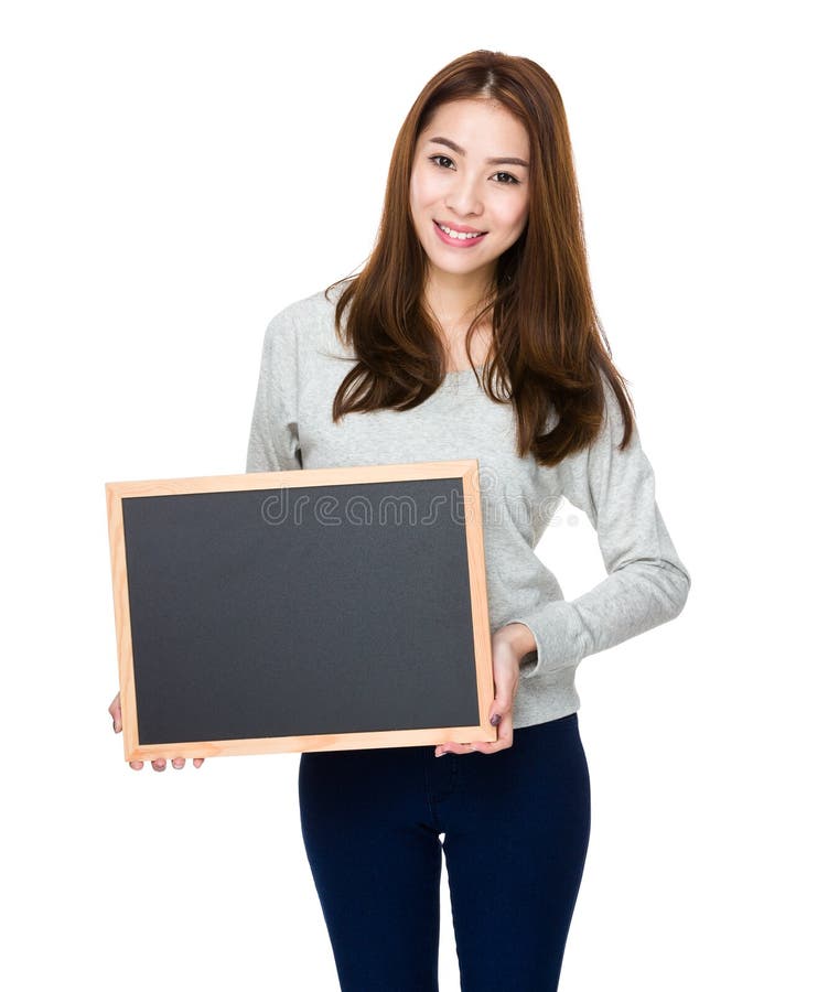 Femme montrant avec le tableau images stock Femme montrant avec le tableau images stock