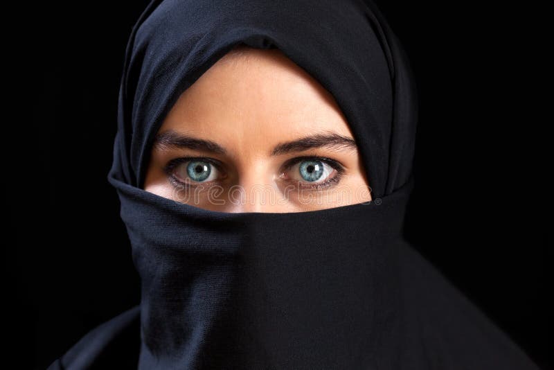  Femme  Musulmane  Portant Le Voile  De Visage Image stock 