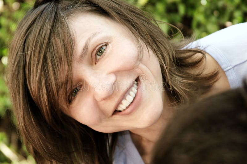 Femme mûre heureuse photographie stock libre de droits Femme mûre heureuse photographie stock libre de droits