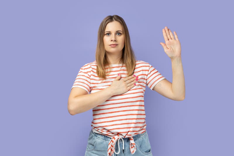 femme faisant doigt d'honneur Stock Photo