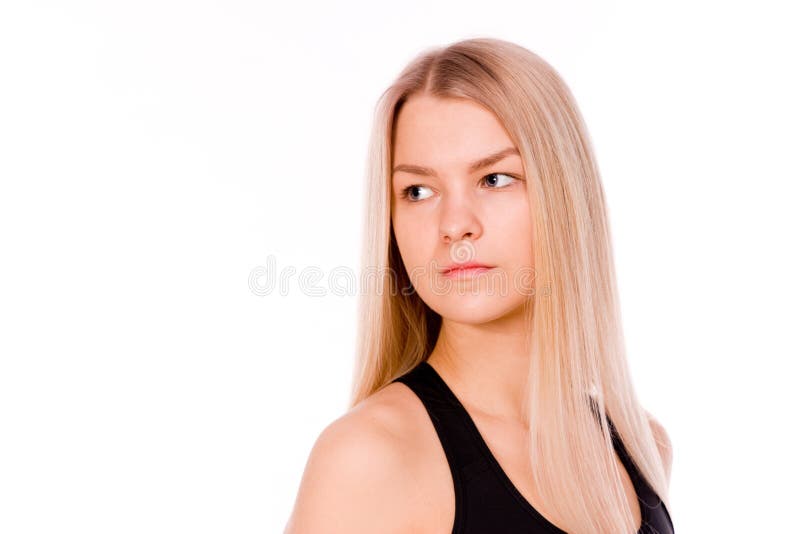 Femme sportive blonde assez jeune regardant en arrière photo libre de droits Femme sportive blonde assez jeune regardant en arrière photo libre de droits