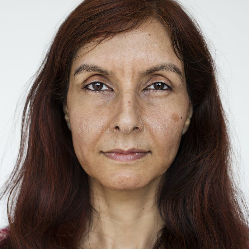 Femme visage-indienne du monde à un arrière-plan blanc photos stock Femme visage-indienne du monde à un arrière-plan blanc photos stock