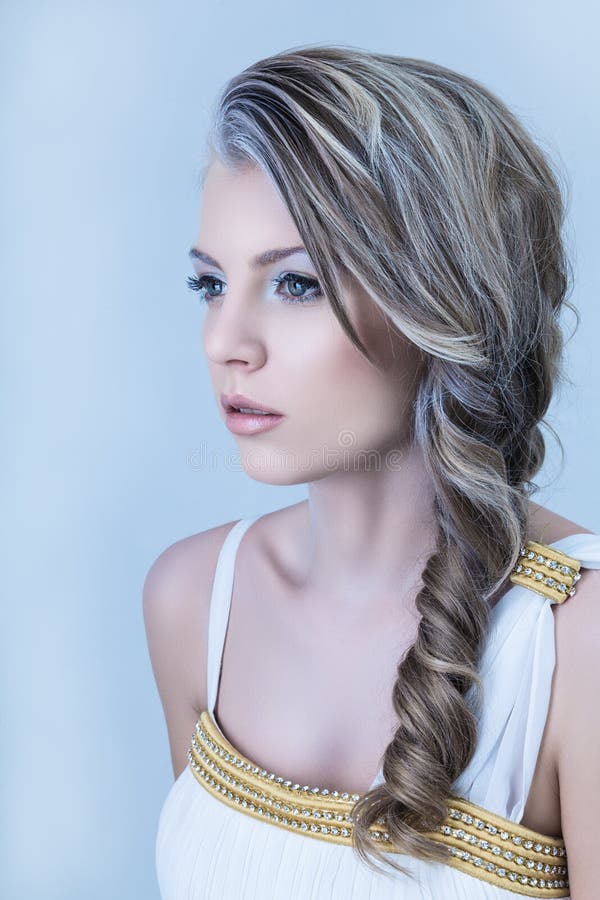 Femme élégante avec le maquillage de neige photographie stock libre de droits Femme élégante avec le maquillage de neige photographie stock libre de droits