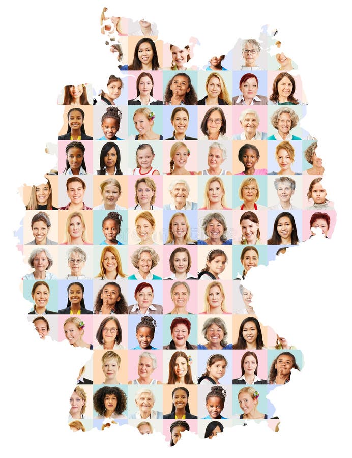 Femmes de différentes générations sur la carte de l'allemagne images libres de droits