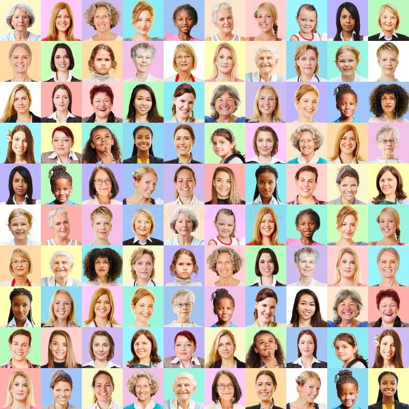 Femmes de nombreuses générations sur fond coloré image libre de droits