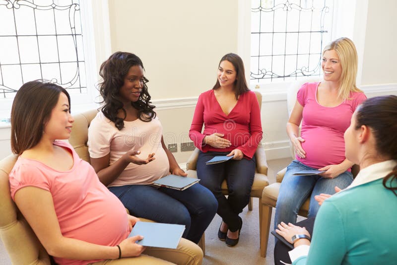 Femmes enceintes se réunissant chez anté Natal Class photos stock Femmes enceintes se réunissant chez anté Natal Class photos stock