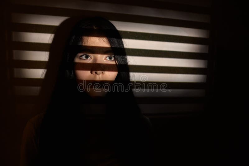 Femmina spaventata triste immagine stock Femmina spaventata triste immagine stock