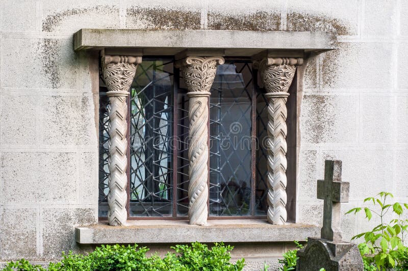 Fenster Und Kreuz Stockbild Bild Von Kreuz Fenster 6475