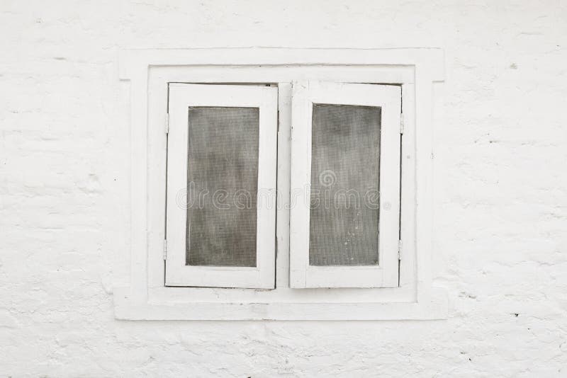Fenêtre blanche et mur blanc