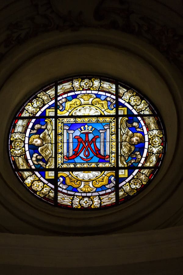 Fenêtre en verre teinté ronde photos libres de droits Fenêtre en verre teinté ronde photos libres de droits