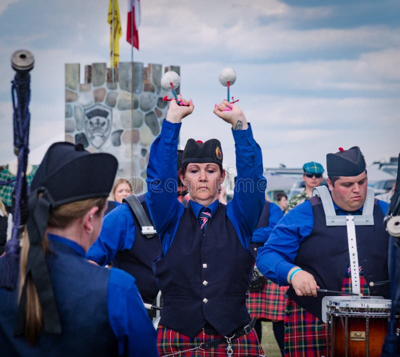 Fergus Ontario, Kanada - 08 11 2018: Handelsresanden av Hamilton Police Pipes och valsar sätter band paricipating i rörmusikbands arkivbild Fergus Ontario, Kanada - 08 11 2018: Handelsresanden av Hamilton Police Pipes och valsar sätter band paricipating i rörmusikbands arkivbild