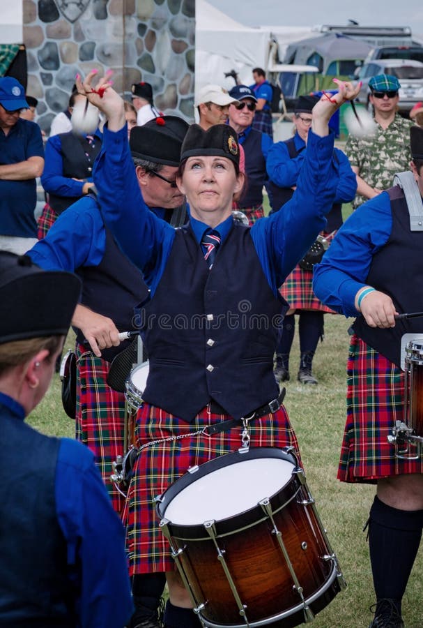 Fergus Ontario, Kanada - 08 11 2018: Handelsresanden av Hamilton Police Pipes och valsar sätter band paricipating i rörmusikbands arkivbild Fergus Ontario, Kanada - 08 11 2018: Handelsresanden av Hamilton Police Pipes och valsar sätter band paricipating i rörmusikbands arkivbild