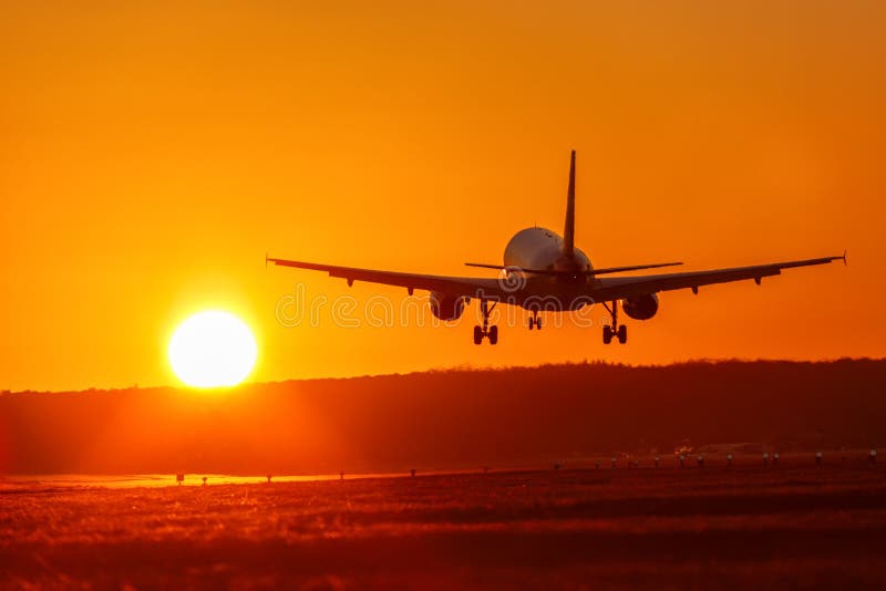 Ferier för semester för solnedgång för sol för flygplanflygplatsflyg reser tr