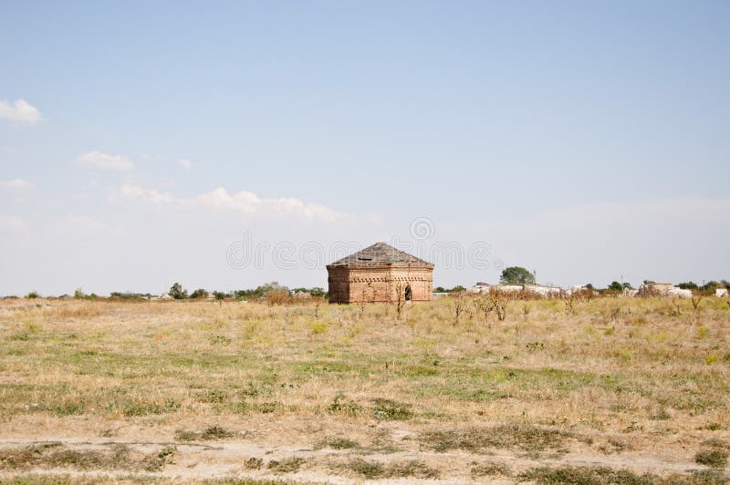 Ferme abandonnée rurale dans un domaine rural en Ukraine photo stock Ferme abandonnée rurale dans un domaine rural en Ukraine photo stock