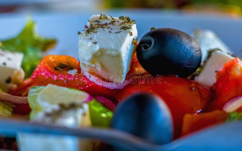 Fermer la salade de césar. concept de santé alimentaire et de régime alimentaire image libre de droits