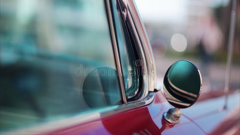Fermer le miroir de la vue latérale de clips vidéos