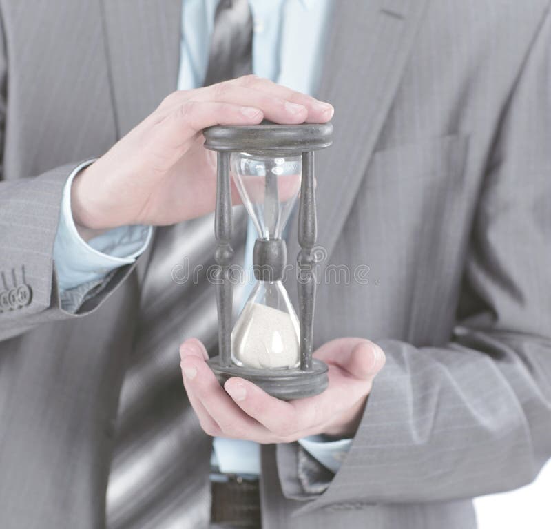 Fermez-vous d'un homme d'affaires tenant le sablier image libre de droits Fermez-vous d'un homme d'affaires tenant le sablier image libre de droits