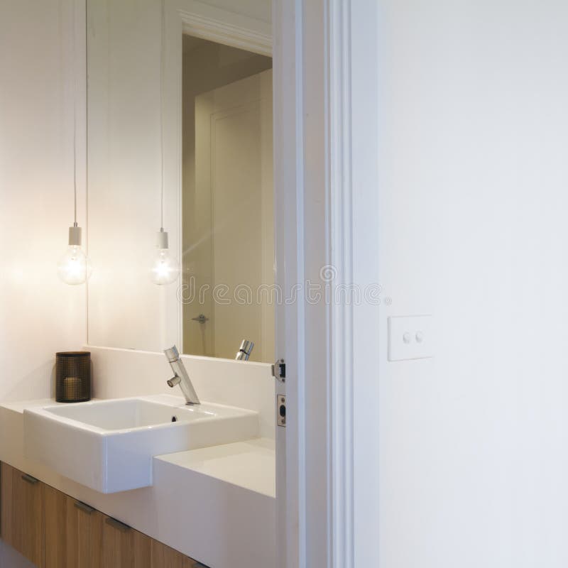 Fermez-vous de l'interrupteur de lampe australien sur la lumière de mur et de pendant dedans photos stock Fermez-vous de l'interrupteur de lampe australien sur la lumière de mur et de pendant dedans photos stock